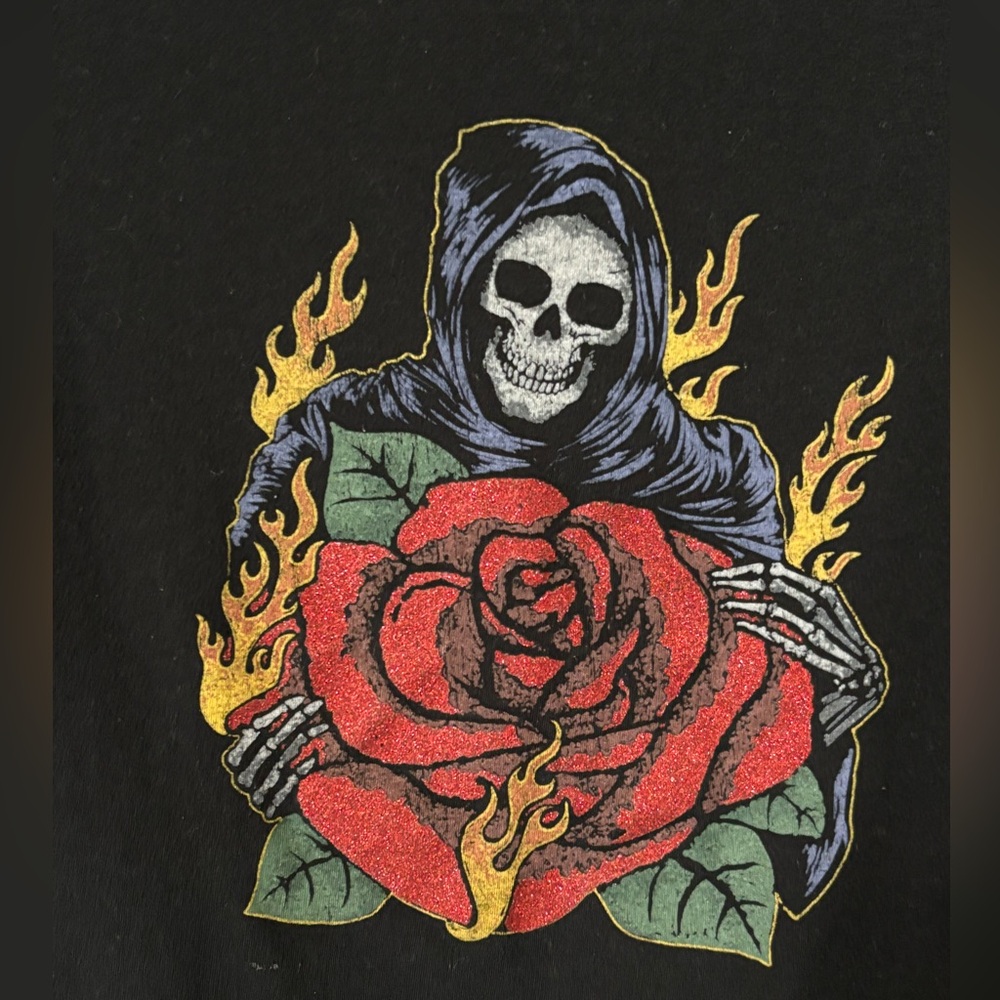 Aeropostale Black Skeleton and Rose T-Shirt
Size XS - Picture 3 of 6